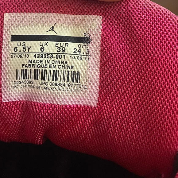 Air Jordan 1 Mid “Black Voltage Cherry” - Size 6.5Y - Very Good Condition - Picture 2 of 4